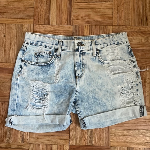 Low rise denim shorts